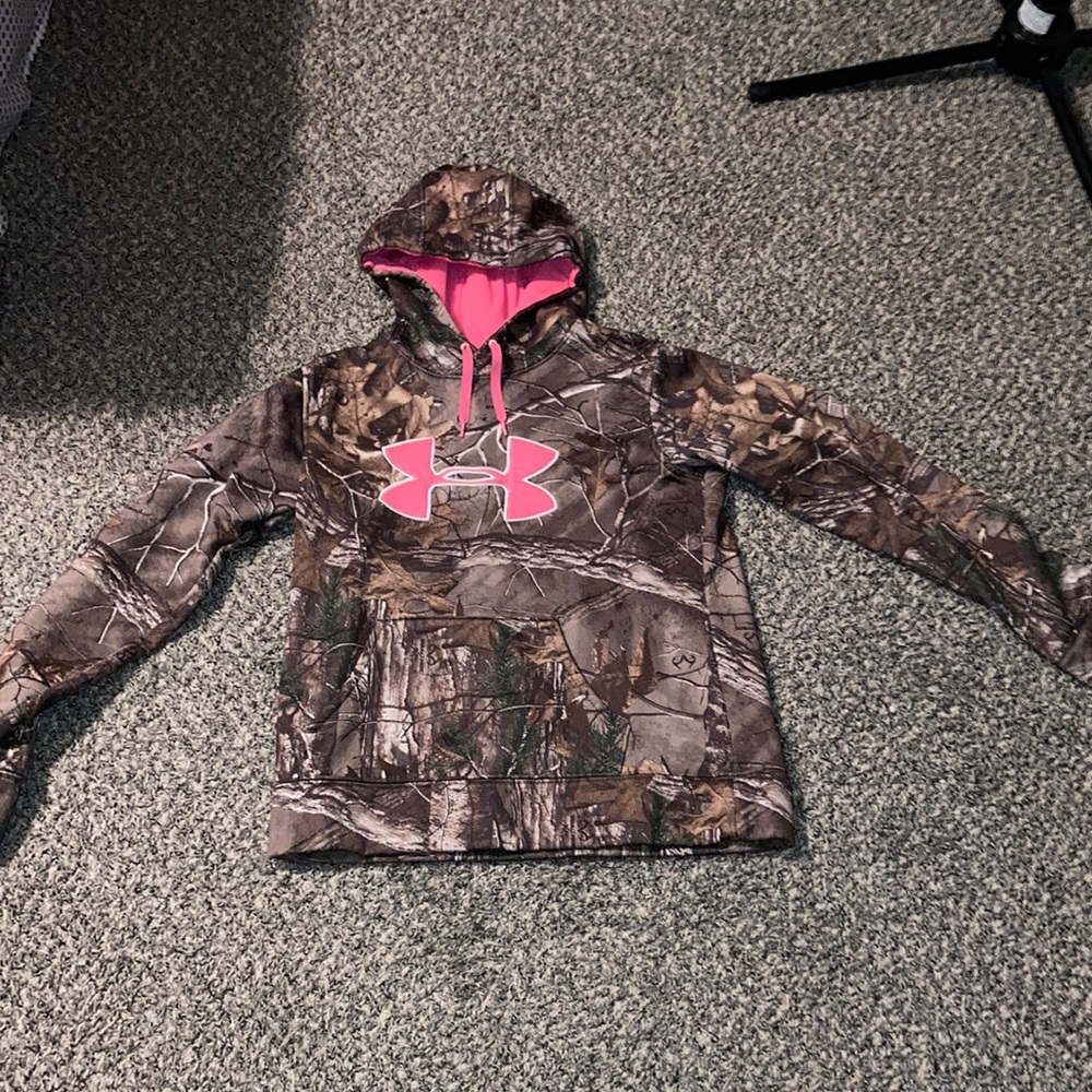 Camo under armor hoodie. size medium.